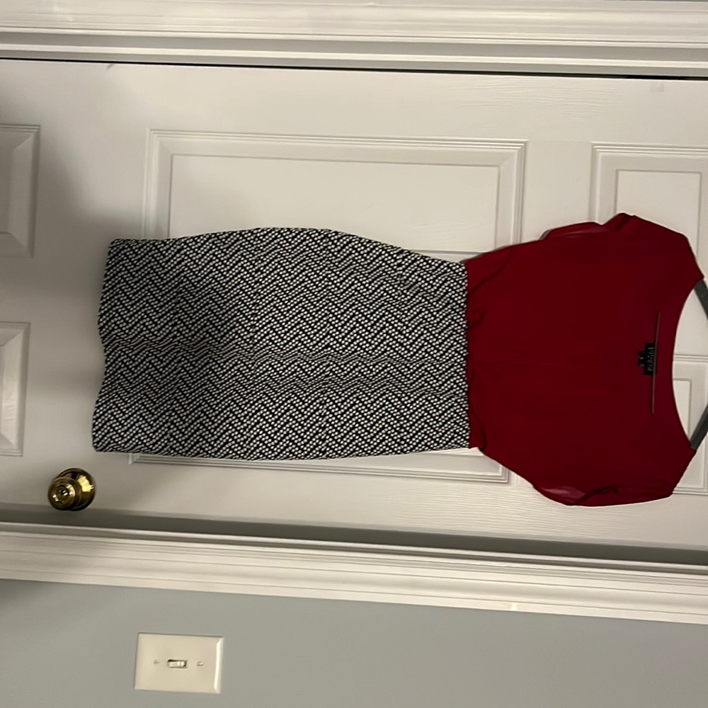 Enfocus dress- red top and black and white bottom. Size 6.